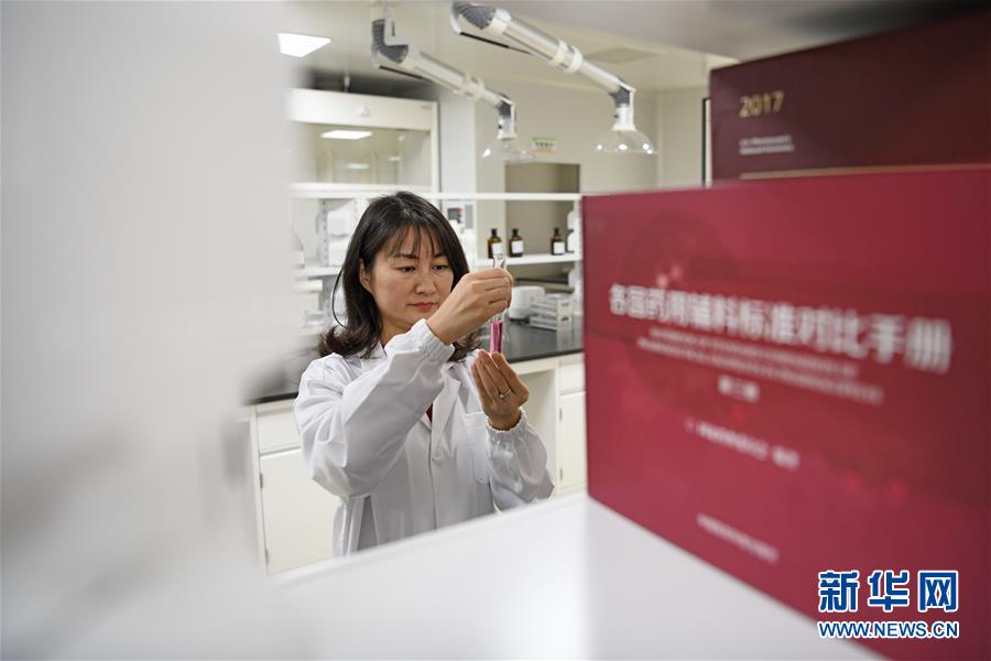 (澳门回归20周年·新华全媒头条·图文互动)(9)真情厚爱系濠江 定向领航展新篇——以习近平同志为核心的党中央关心澳门发展纪实